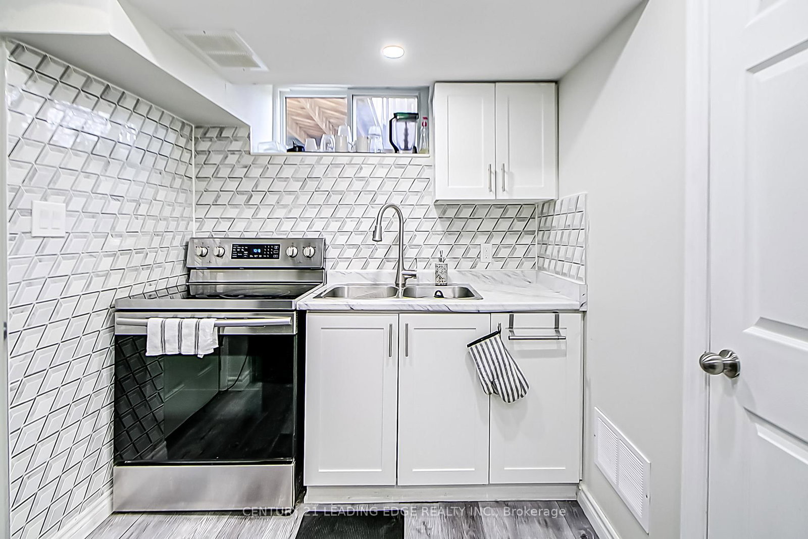 879 Marinet Crescent, Unit Lower - Photo 5