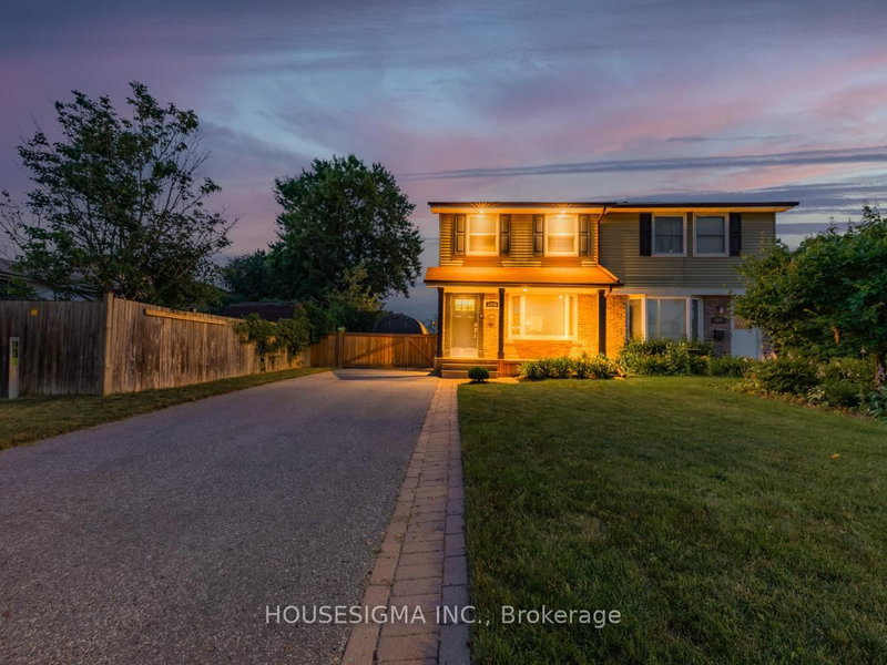 1379 Orlando Crt, Oshawa, L1G 6T8 | Image 3