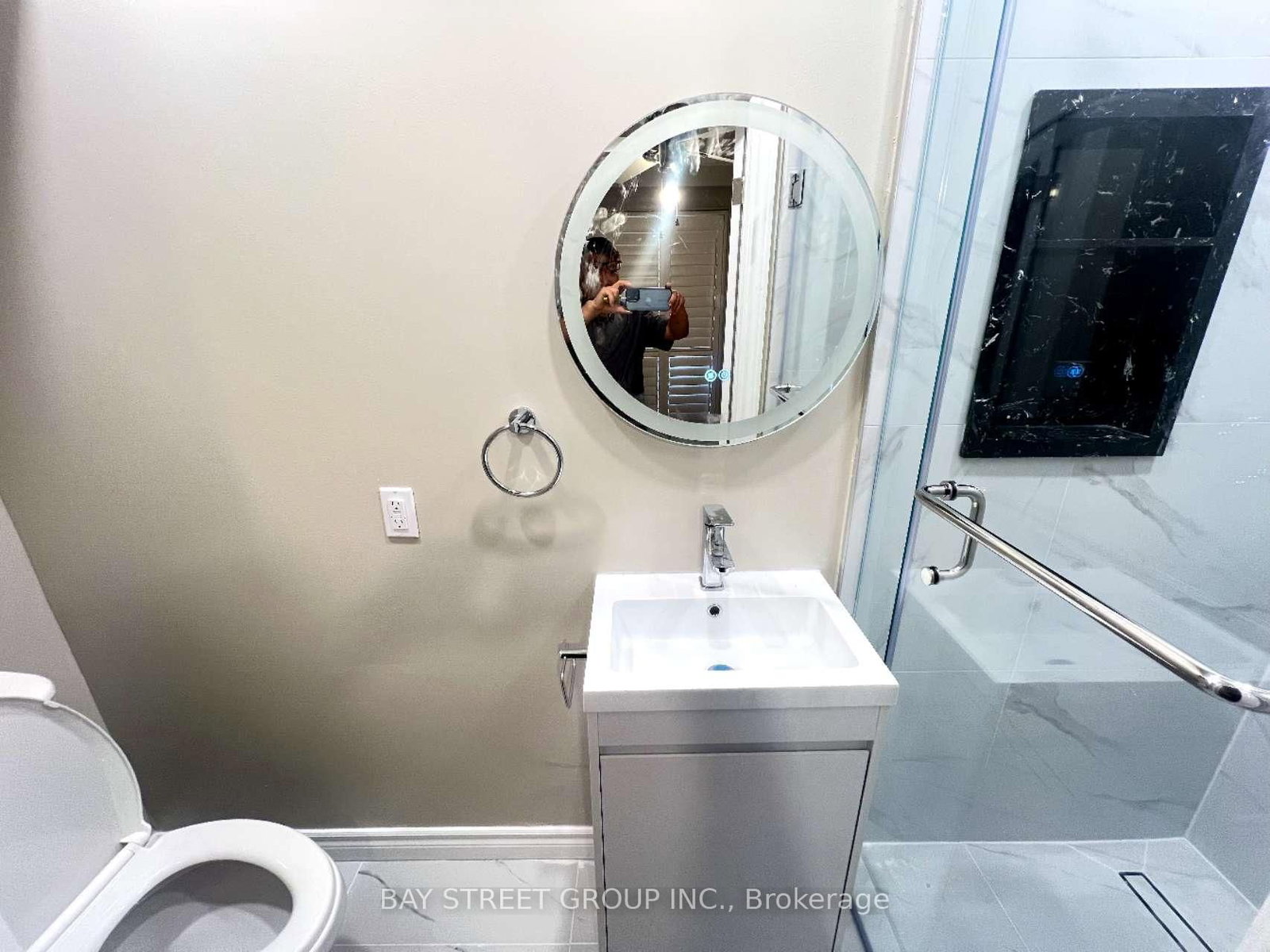 204 FAIRGLEN Avenue W, Unit A1 - Photo 2