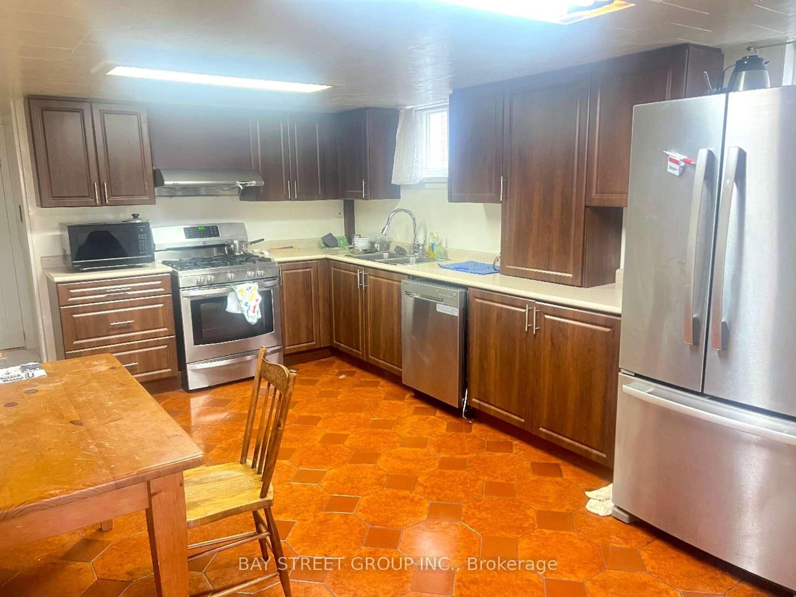 204 FAIRGLEN Avenue W, Unit A1 - Photo 5