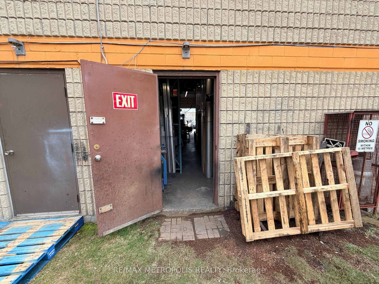 695 Finley Avenue, Unit 3 - Photo 21