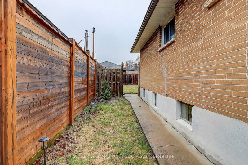 Lower Level - 962 Willowdale Ave, Oshawa, L1H 1W4 | Image 2