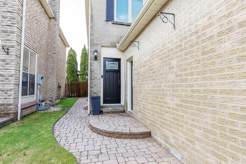 180 Chatfield Dr, Ajax, L1T 2H7 | Image 2
