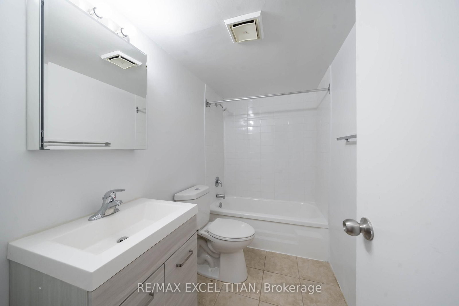 5 Glamorgan Avenue, Unit 914 - Photo 11