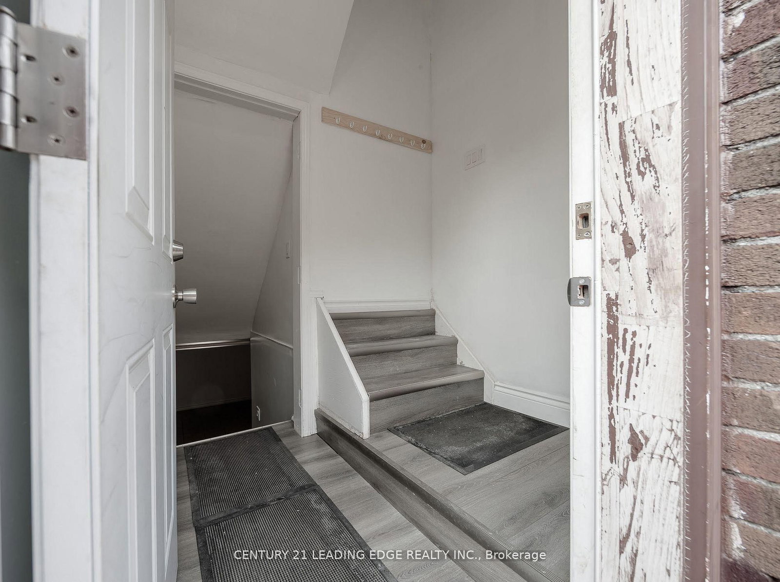 84 Central Park Boulevard N, Unit LOWER - Photo 11