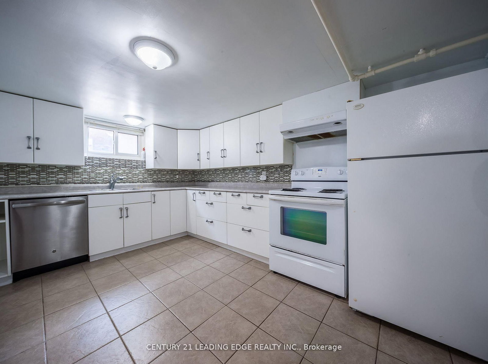 84 Central Park Boulevard N, Unit LOWER - Photo 2