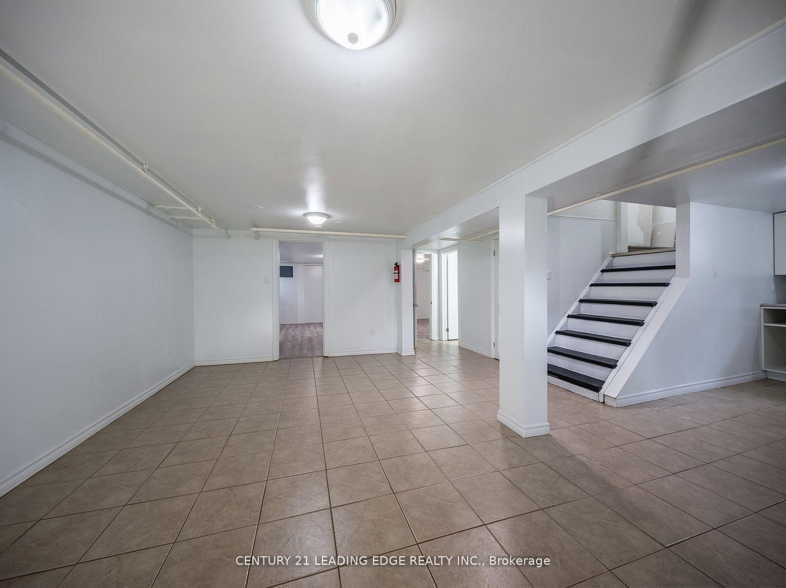 84 Central Park Boulevard N, Unit LOWER - Photo 5