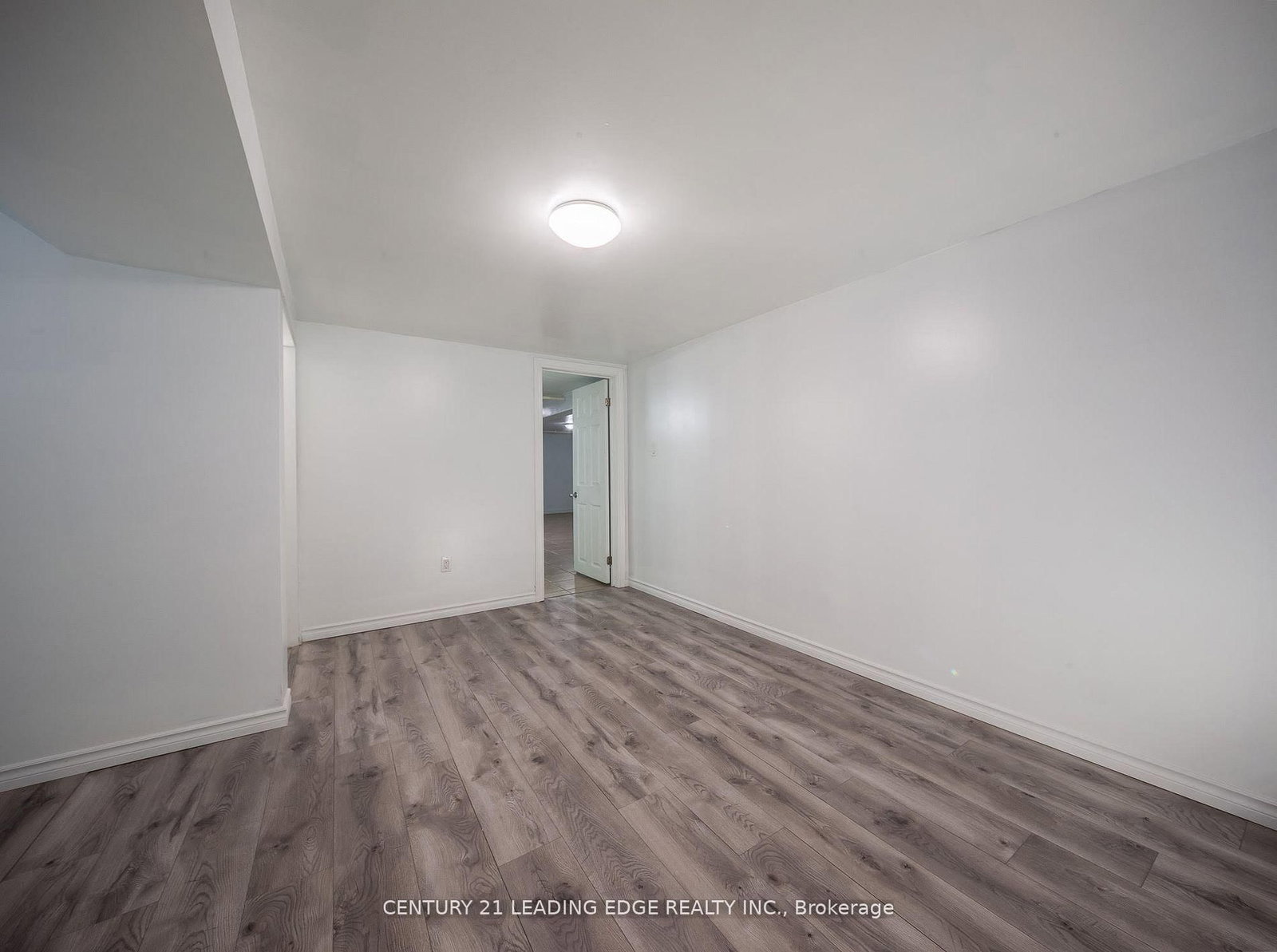 84 Central Park Boulevard N, Unit LOWER - Photo 8