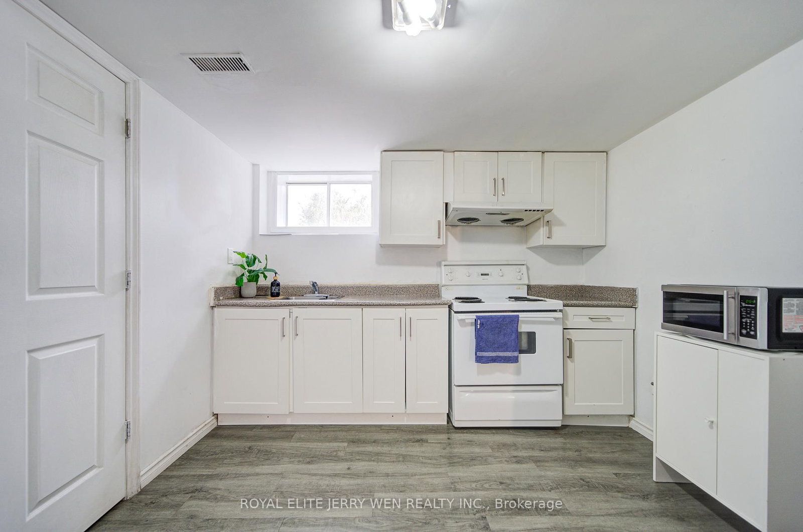 1402 Wilson Road N - Photo 24