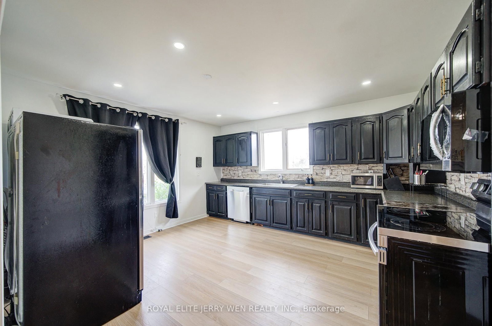 1402 Wilson Road N - Photo 6