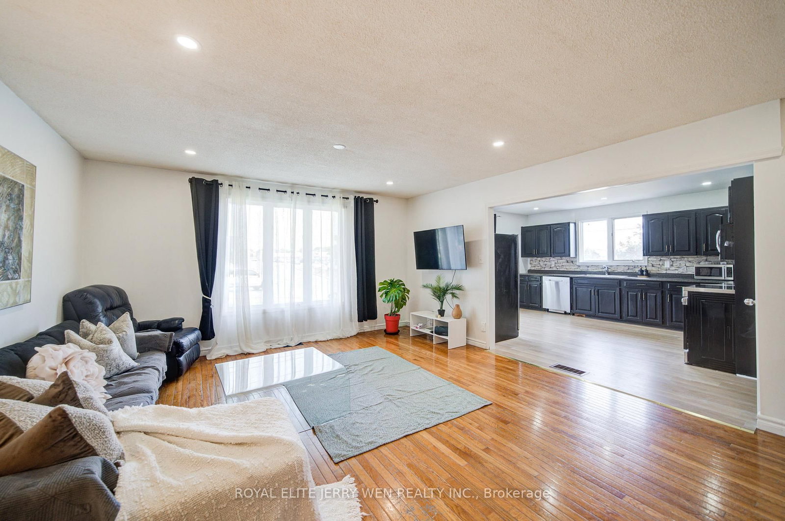 1402 Wilson Road N - Photo 8