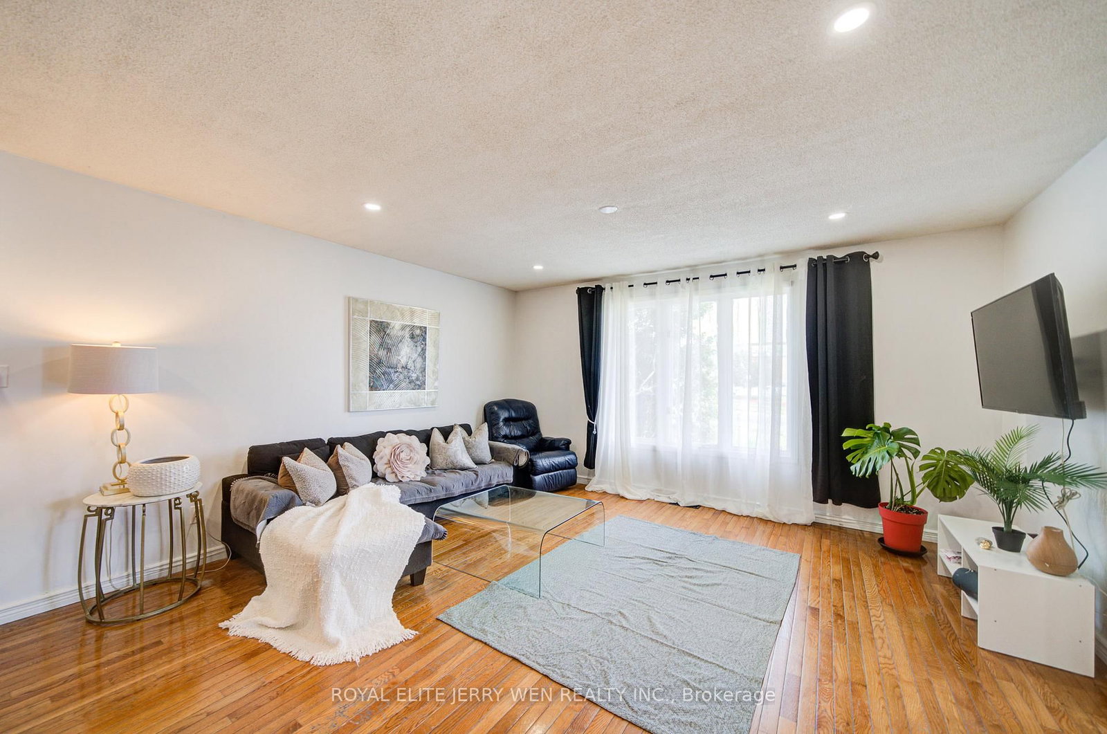 1402 Wilson Road N - Photo 9