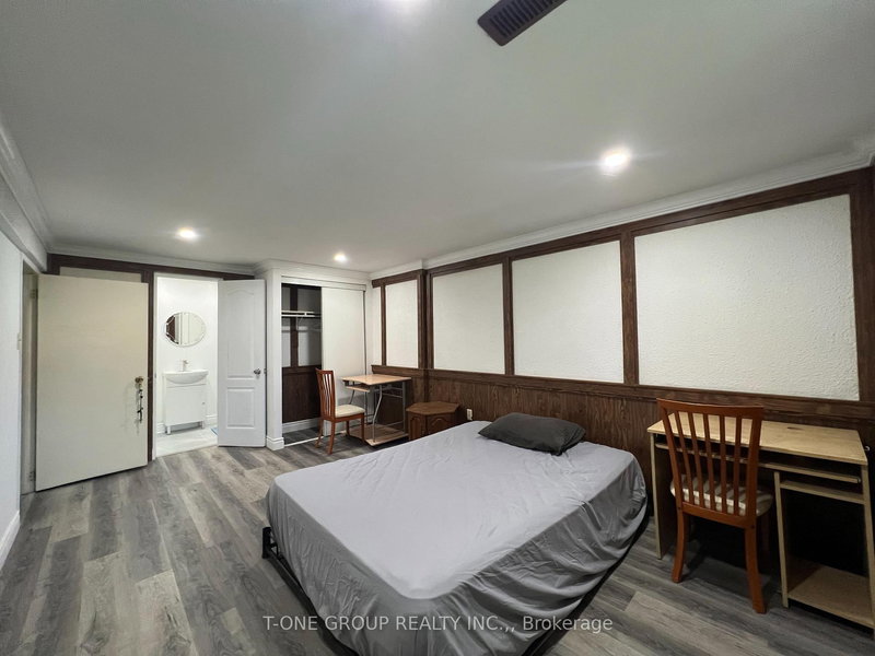 46 Knockbolt Cres, Toronto, M1S 2P6 | Image 2