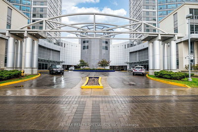 2803-38 Lee Centre, Toronto, Ontario image-0-3