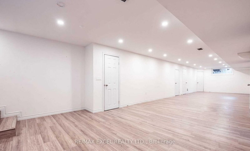 899 Glen St, Oshawa, L1J 3T9 | Image 3