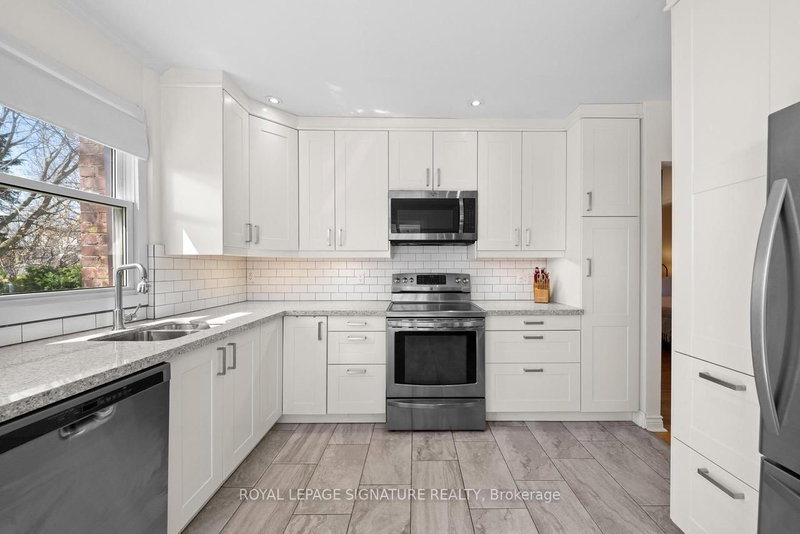 8 Wolcott Ave, Toronto, M1L 4K1 | Image 3