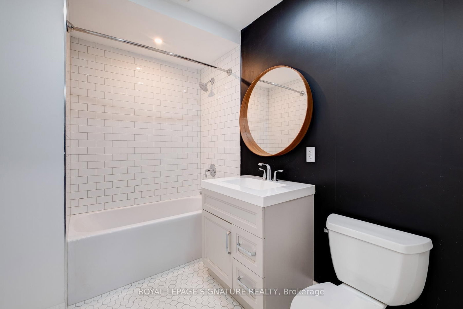 36 Thyra Avenue, Unit Lower - Photo 16