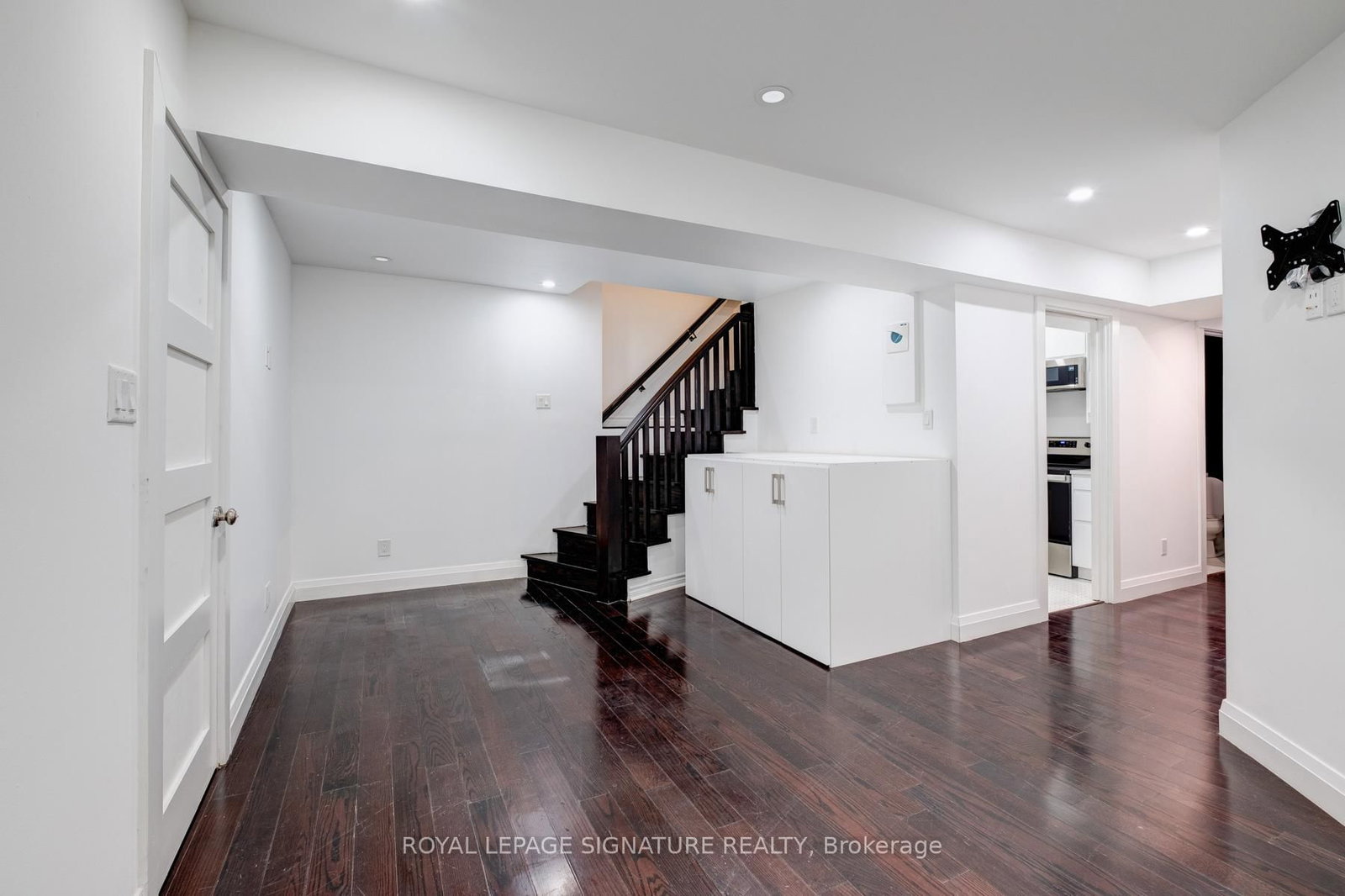 36 Thyra Avenue, Unit Lower - Photo 4