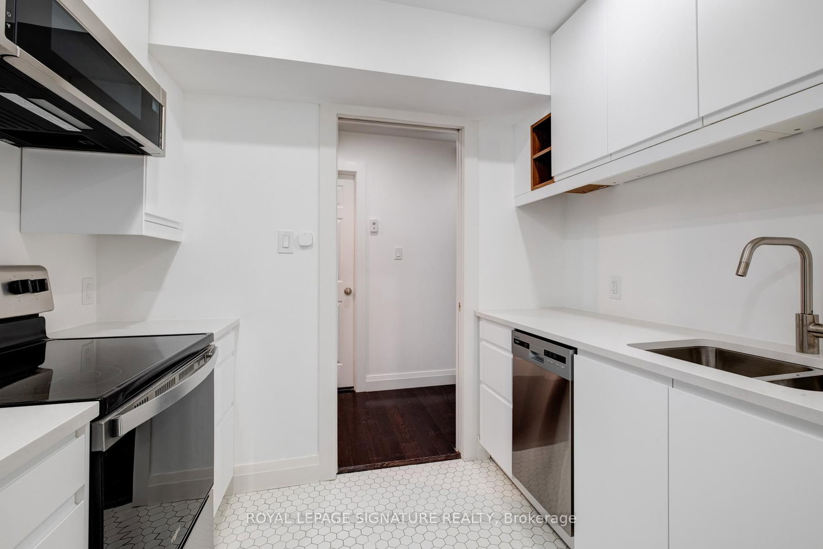 36 Thyra Avenue, Unit Lower - Photo 9