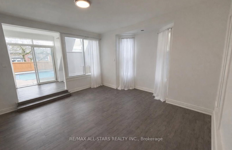 200 - 1918A Queen St E, Toronto, M4L 1H5 | Image 2