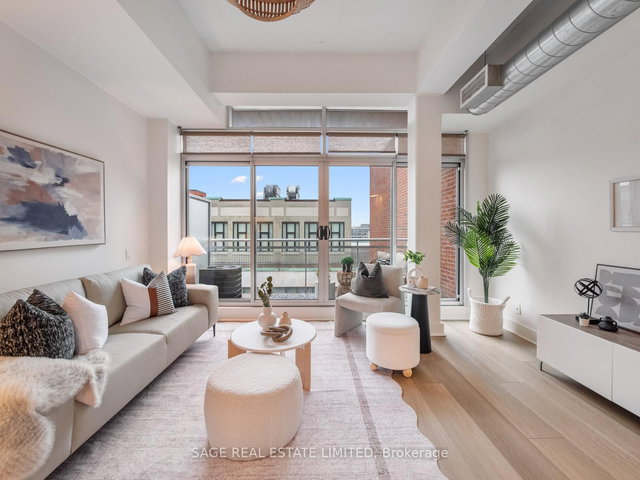 811 - 233 Carlaw Avenue