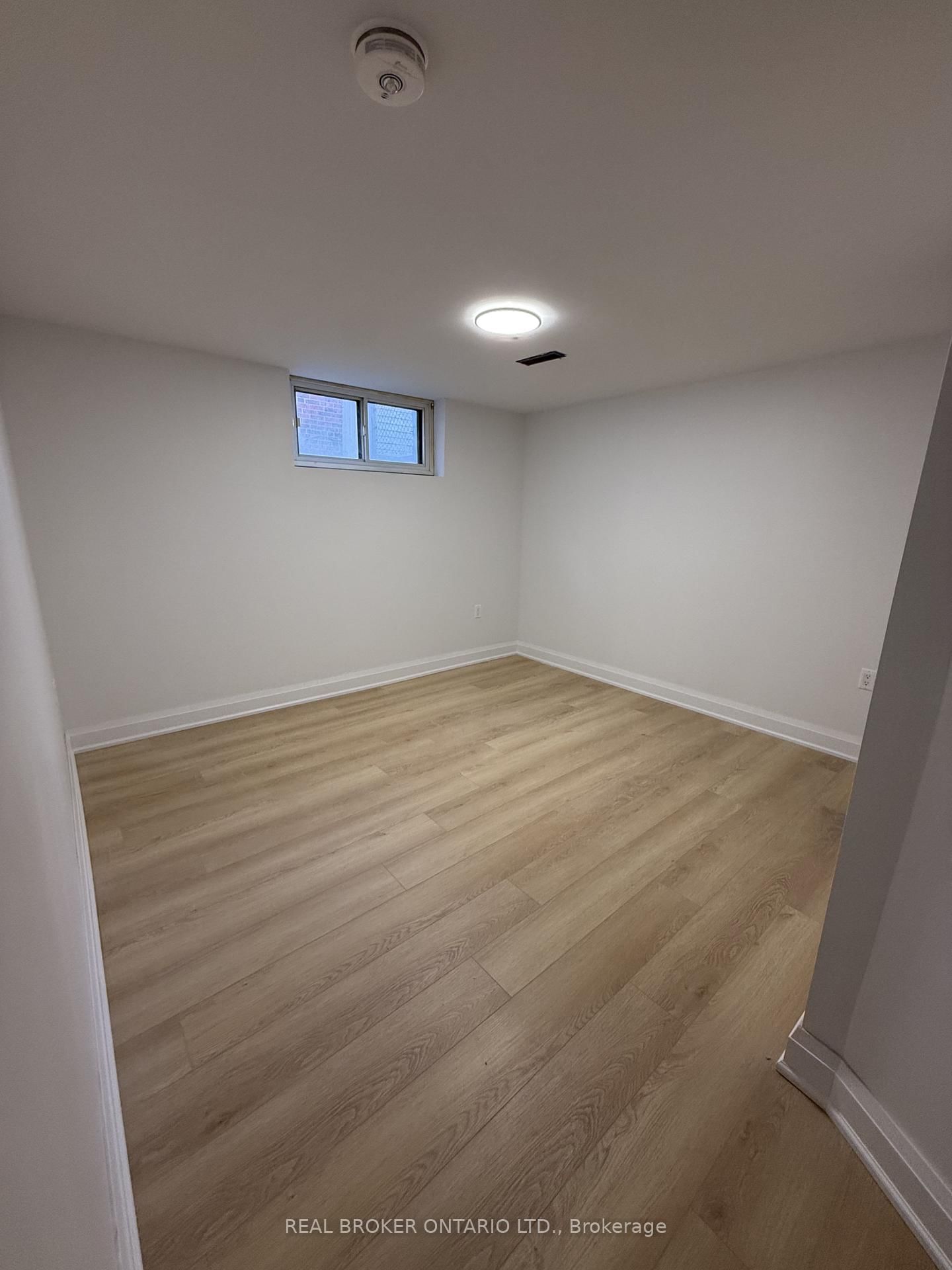 214 Fairglen Avenue, Unit Bsmt - Photo 10