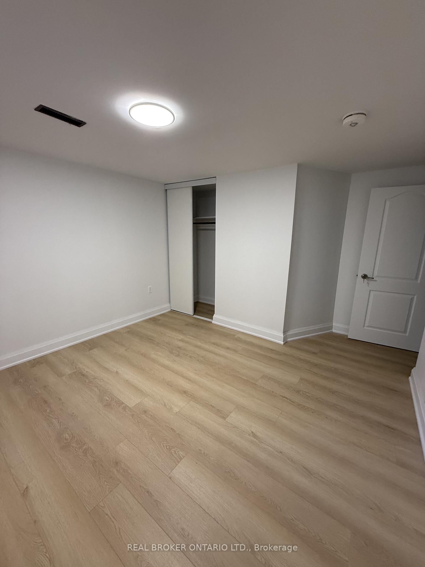 214 Fairglen Avenue, Unit Bsmt - Photo 11