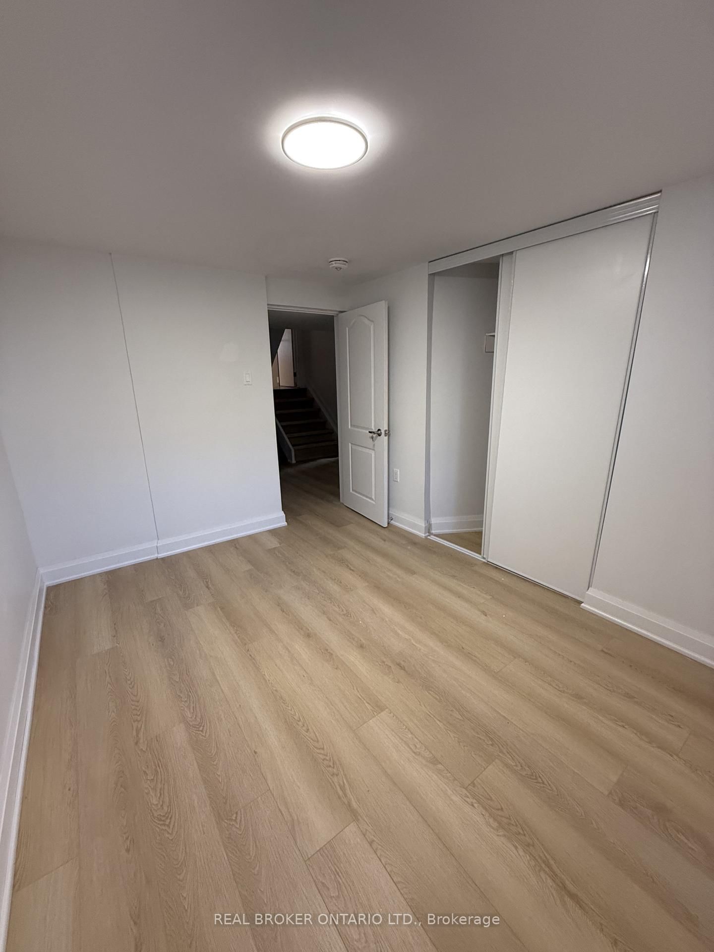 214 Fairglen Avenue, Unit Bsmt - Photo 13