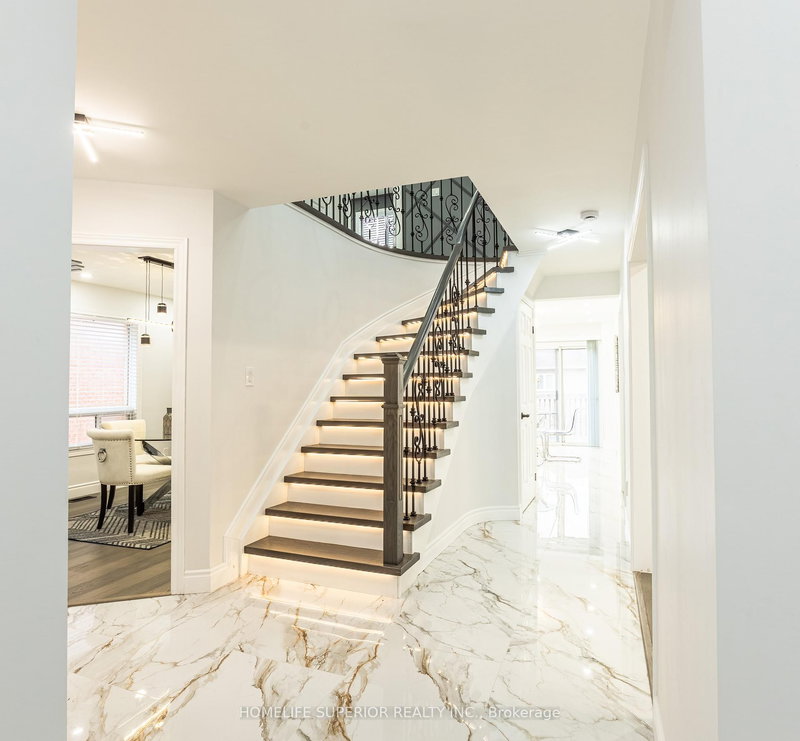 95 Clune Pl, Whitby, L1R 2C6 | Image 3