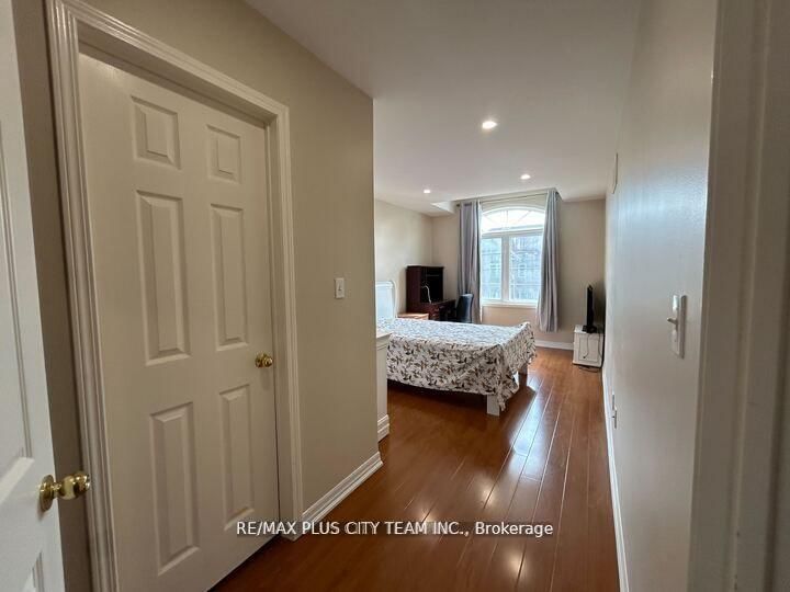 10 Cullcastle Street W - Photo 20