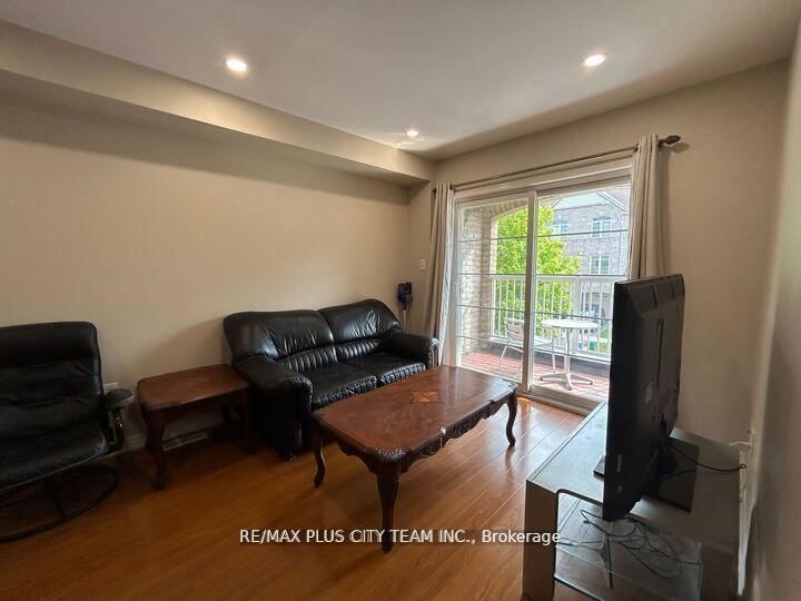 10 Cullcastle Street W - Photo 4