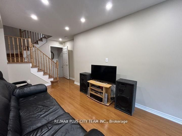 10 Cullcastle Street W - Photo 5