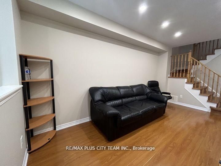 10 Cullcastle Street W - Photo 8