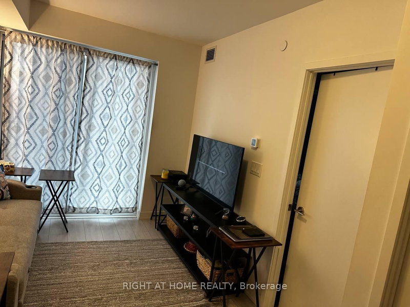 1802 - 2033 Kennedy Rd, Toronto, M1S 0L3 | Image 3