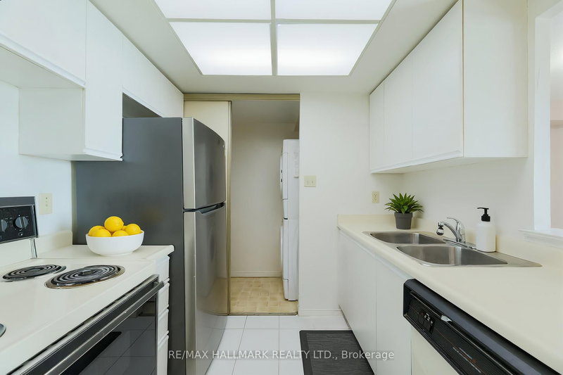 525 - 3 Greystone Walk Dr, Toronto, M1K 5J4 | Image 3