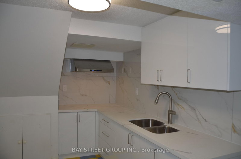 283 Port Royal Tr, Toronto, M1V 2K5 | Image 2