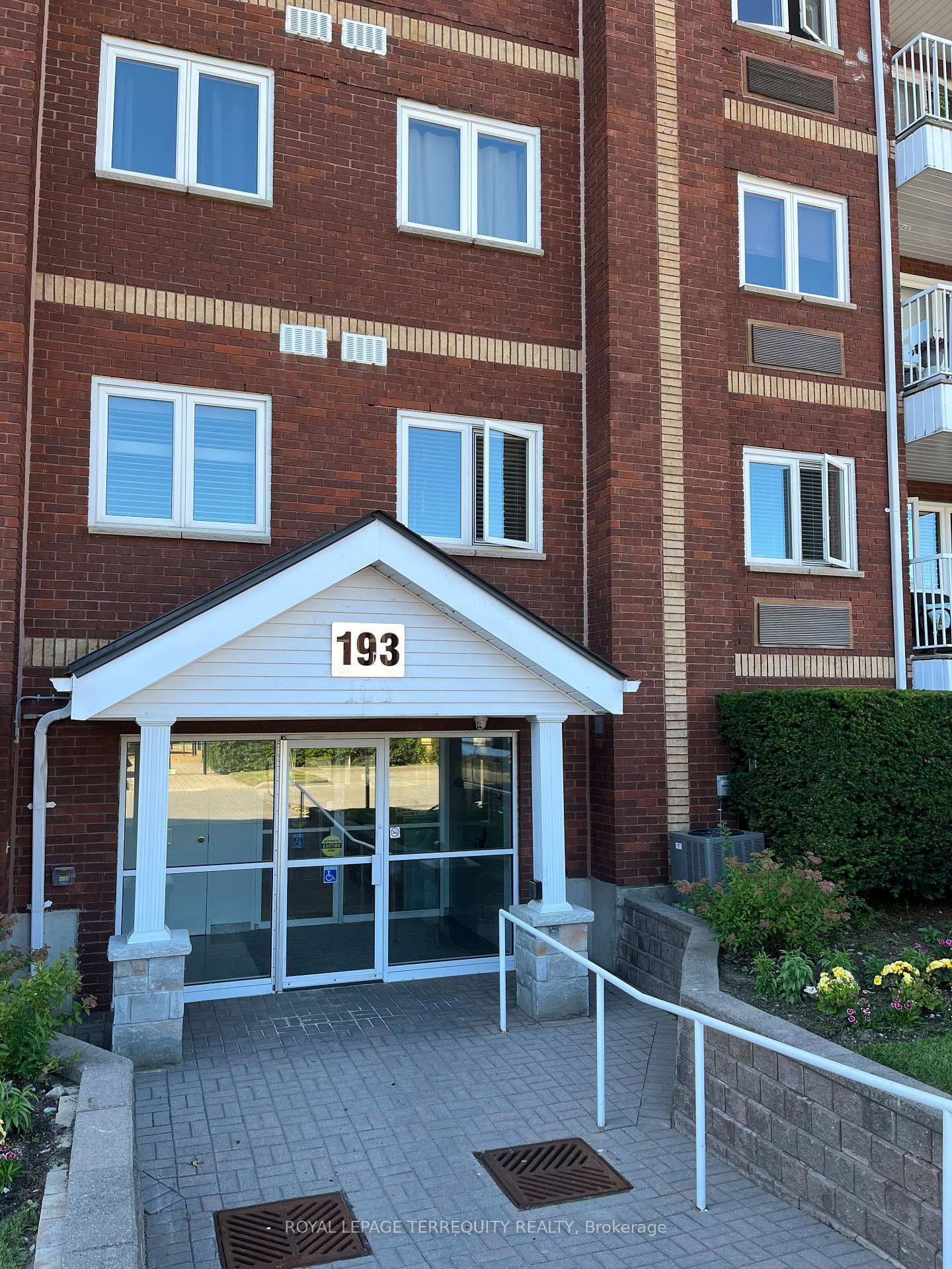 193 Lake Driveway W, Unit 117 - Photo 3