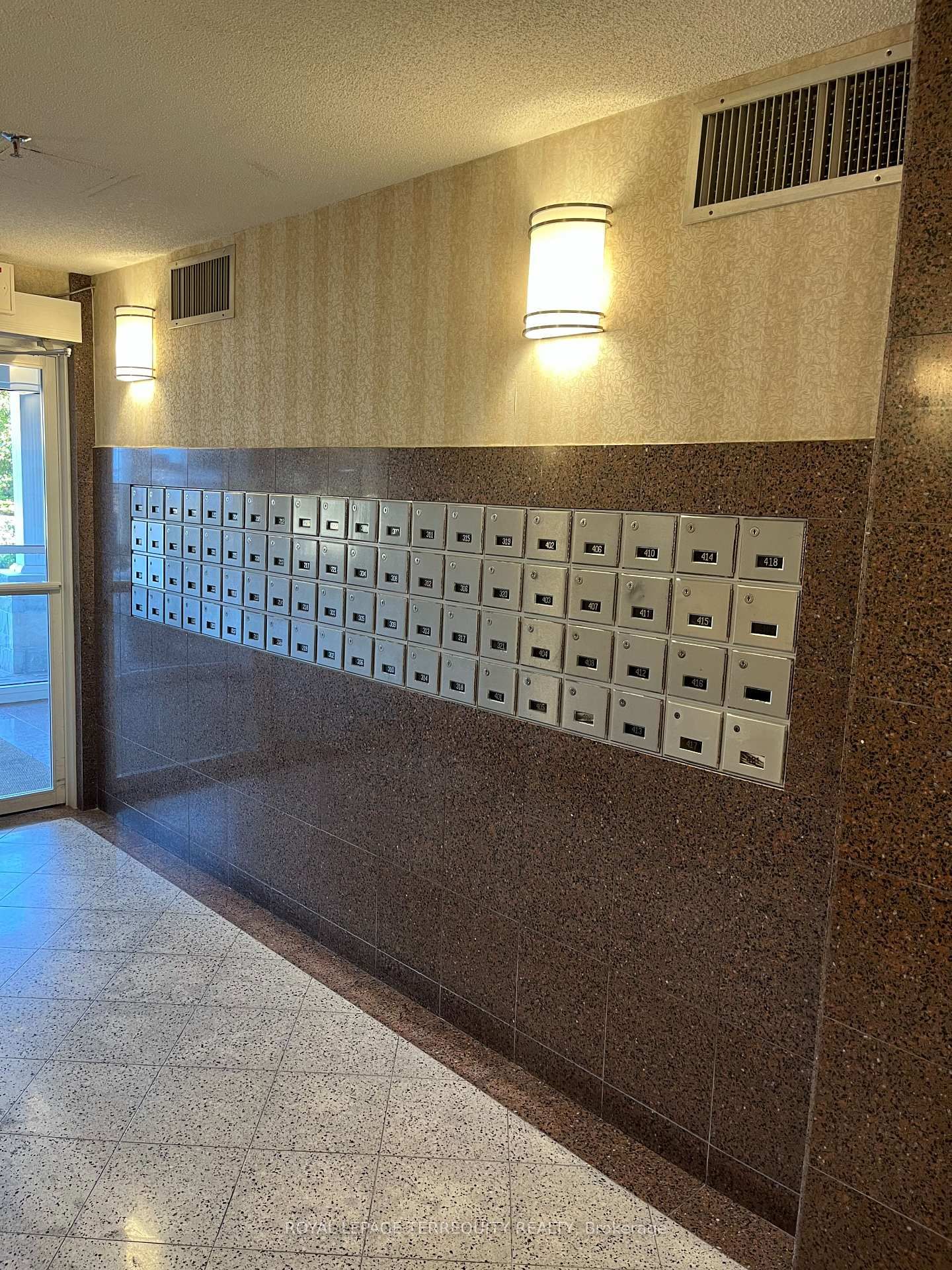 193 Lake Driveway W, Unit 117 - Photo 4