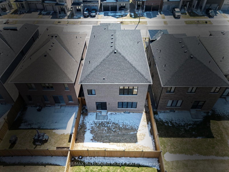 1210 PLYMOUTH Dr, Oshawa, L1L 0T4 | Image 3