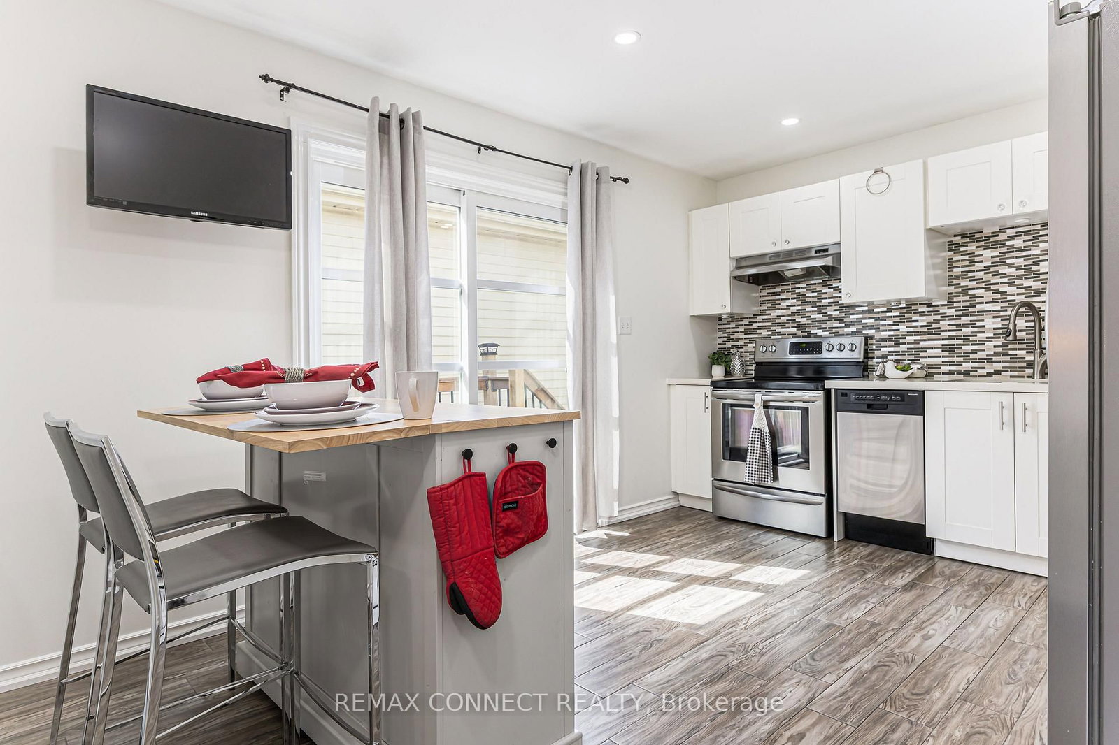 594 Waverly Street N - Photo 17