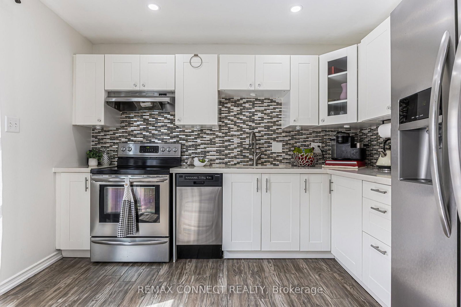 594 Waverly Street N - Photo 18