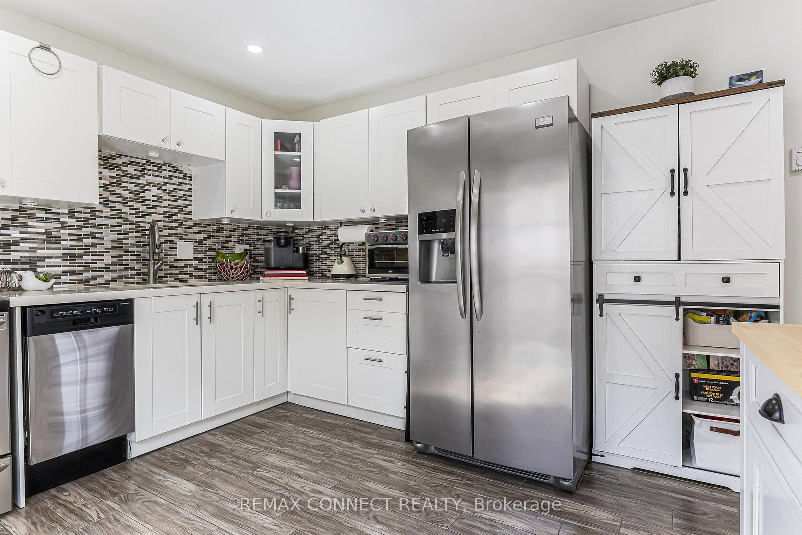 594 Waverly Street N - Photo 19