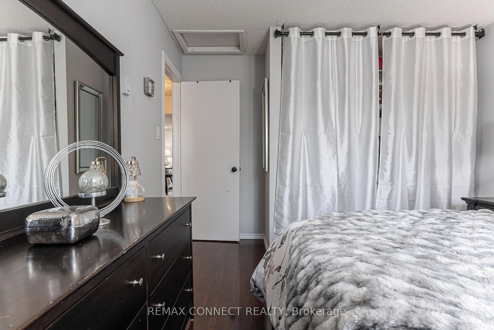 594 Waverly Street N - Photo 26