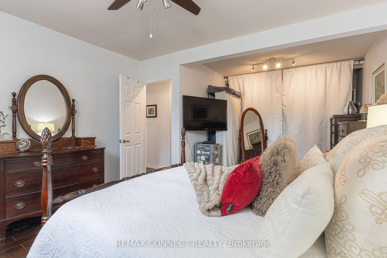 594 Waverly Street N - Photo 28