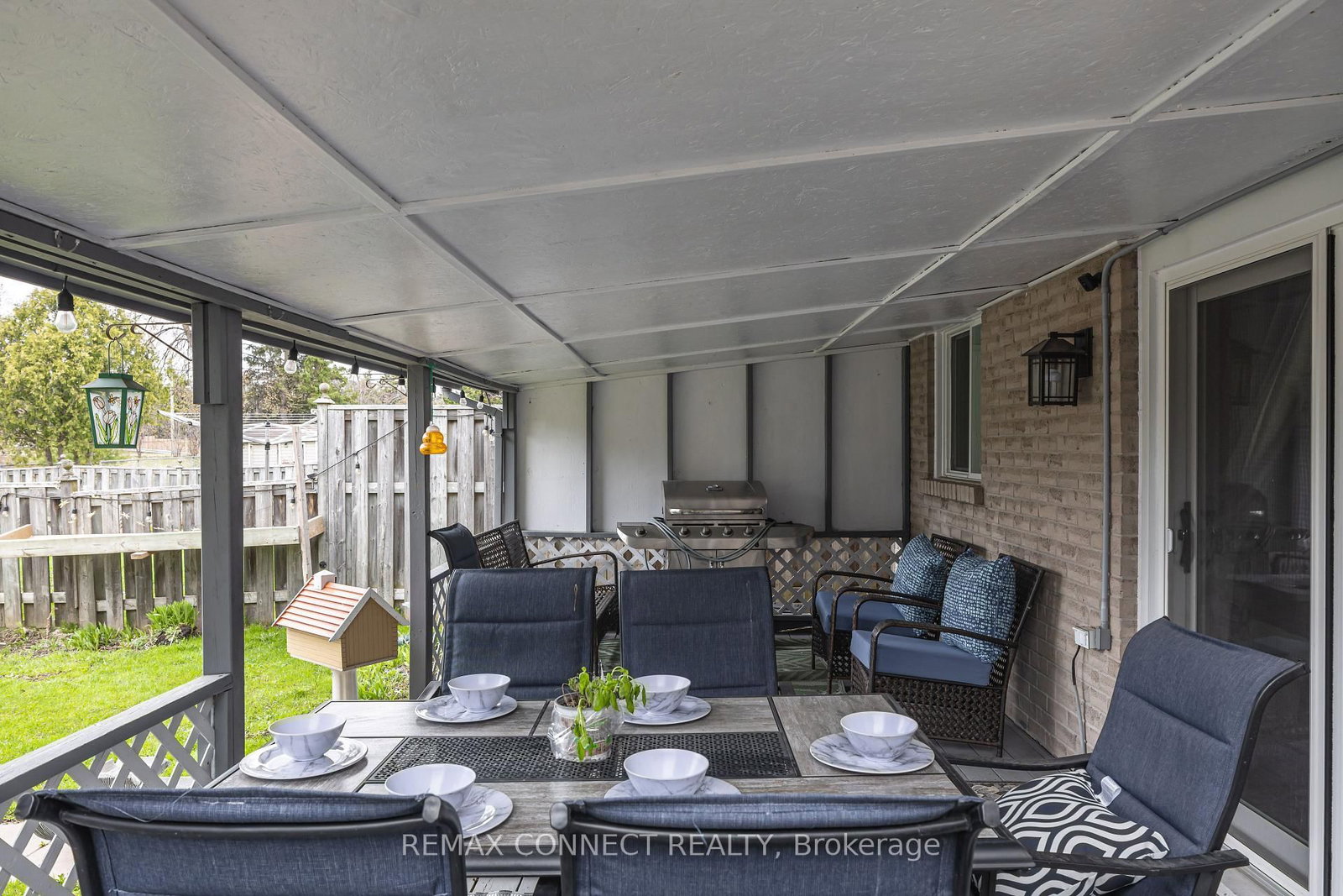 594 Waverly Street N - Photo 34