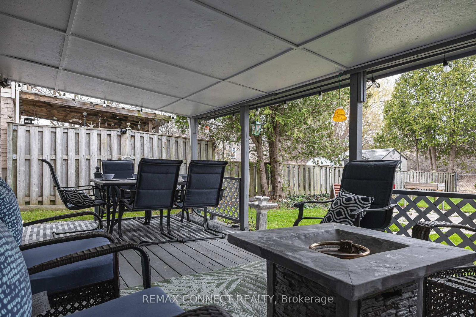 594 Waverly Street N - Photo 37