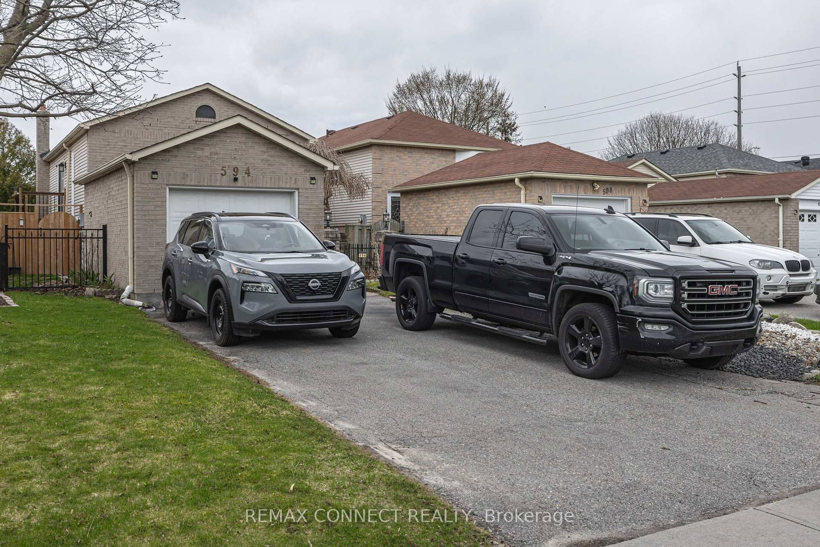 594 Waverly Street N - Photo 4