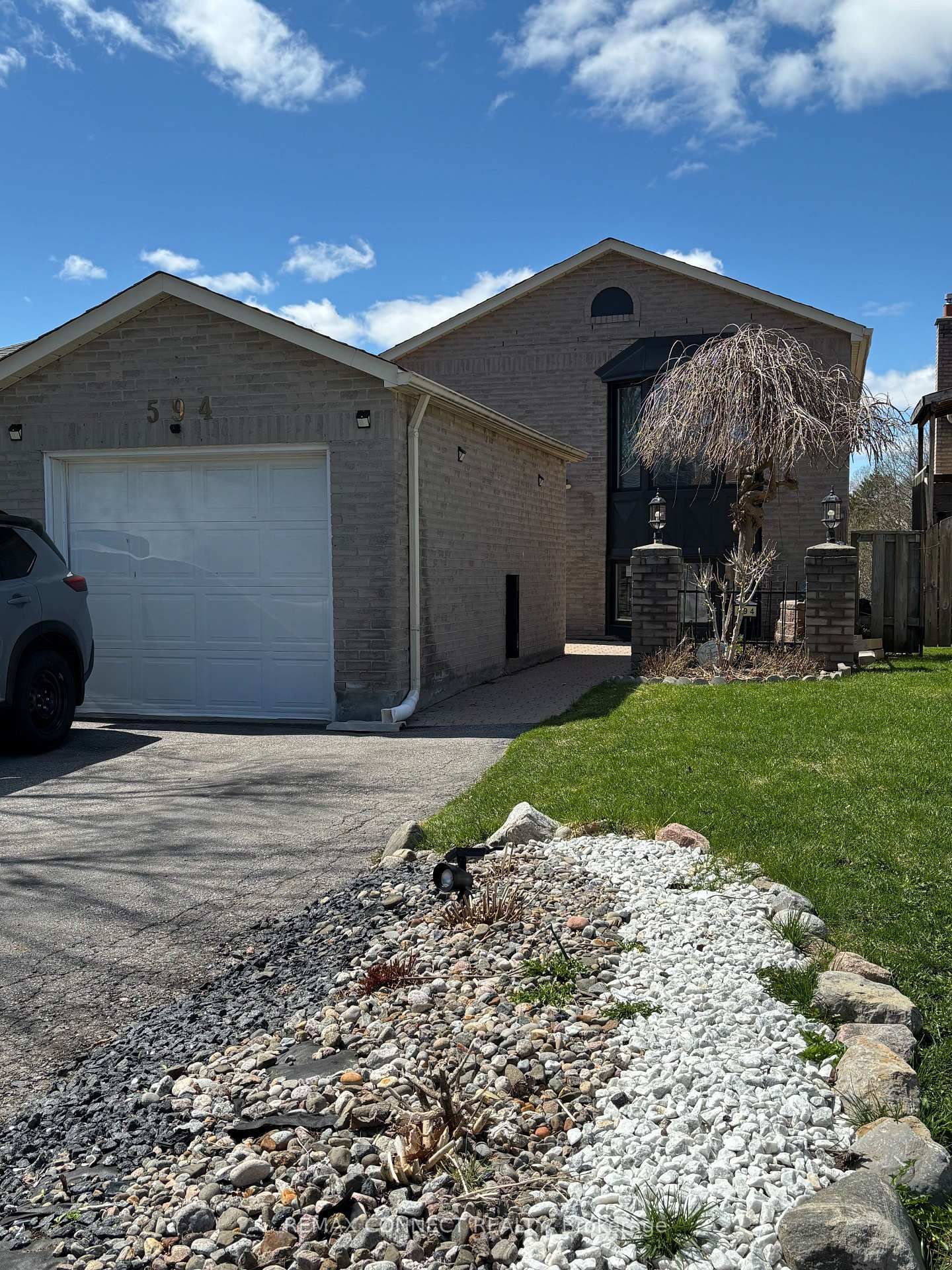 594 Waverly Street N - Photo 5