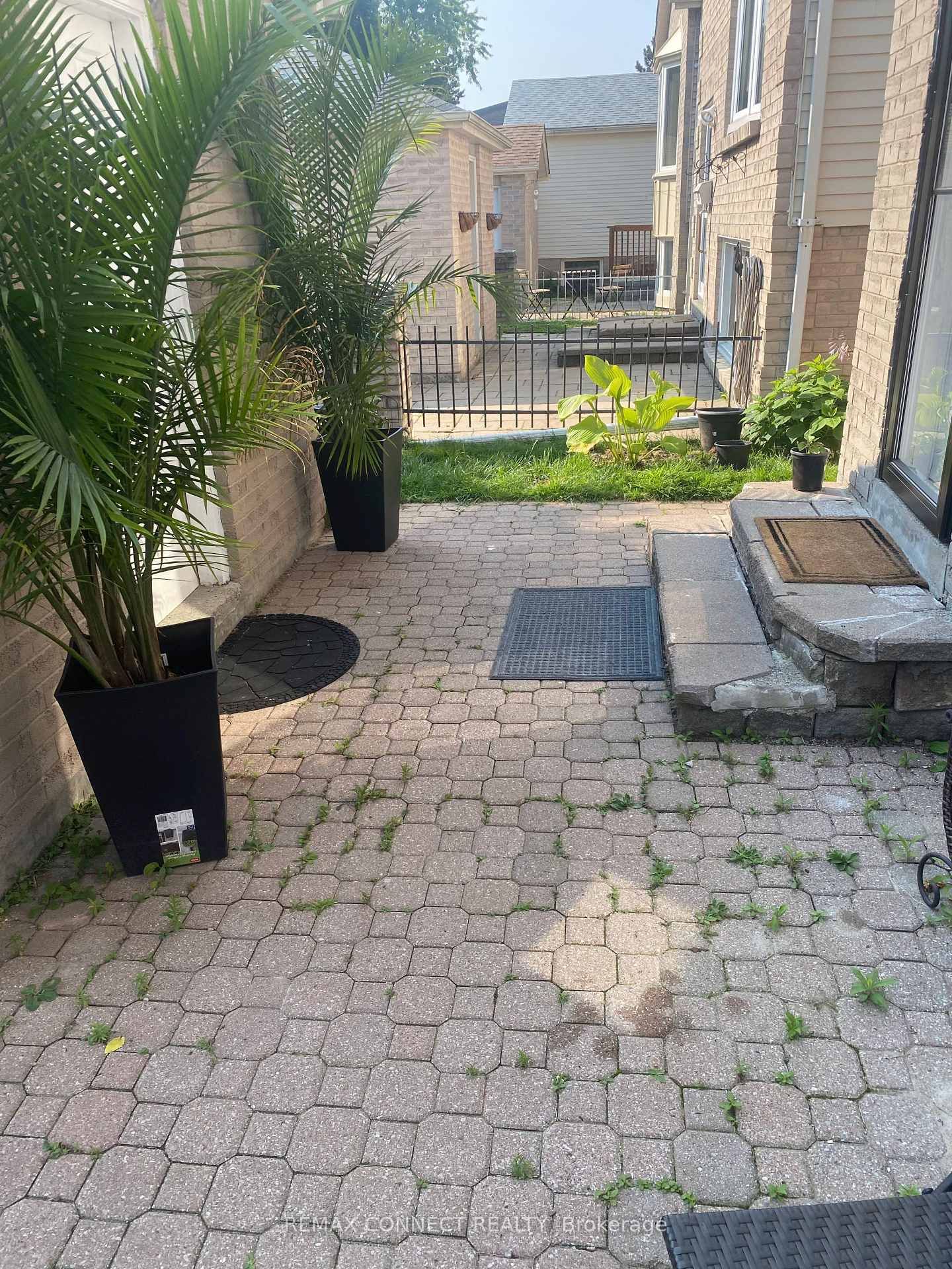 594 Waverly Street N - Photo 7