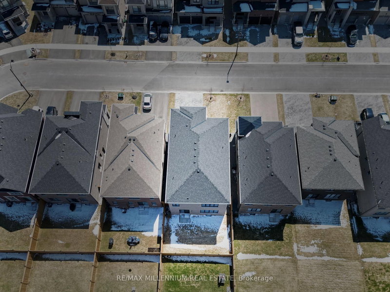 1210 Plymouth Dr, Oshawa, L1L 0T4 | Image 3